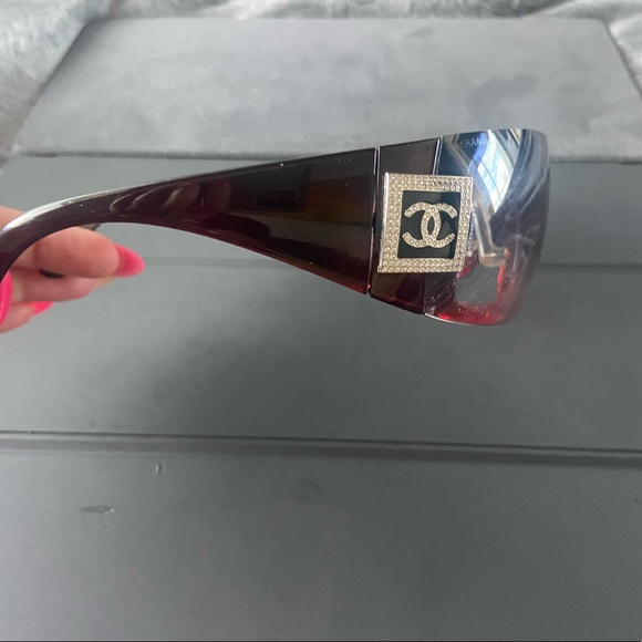 Chanel ombre black&red sunglasses with Swarovski crystals - Picture 3 of 5